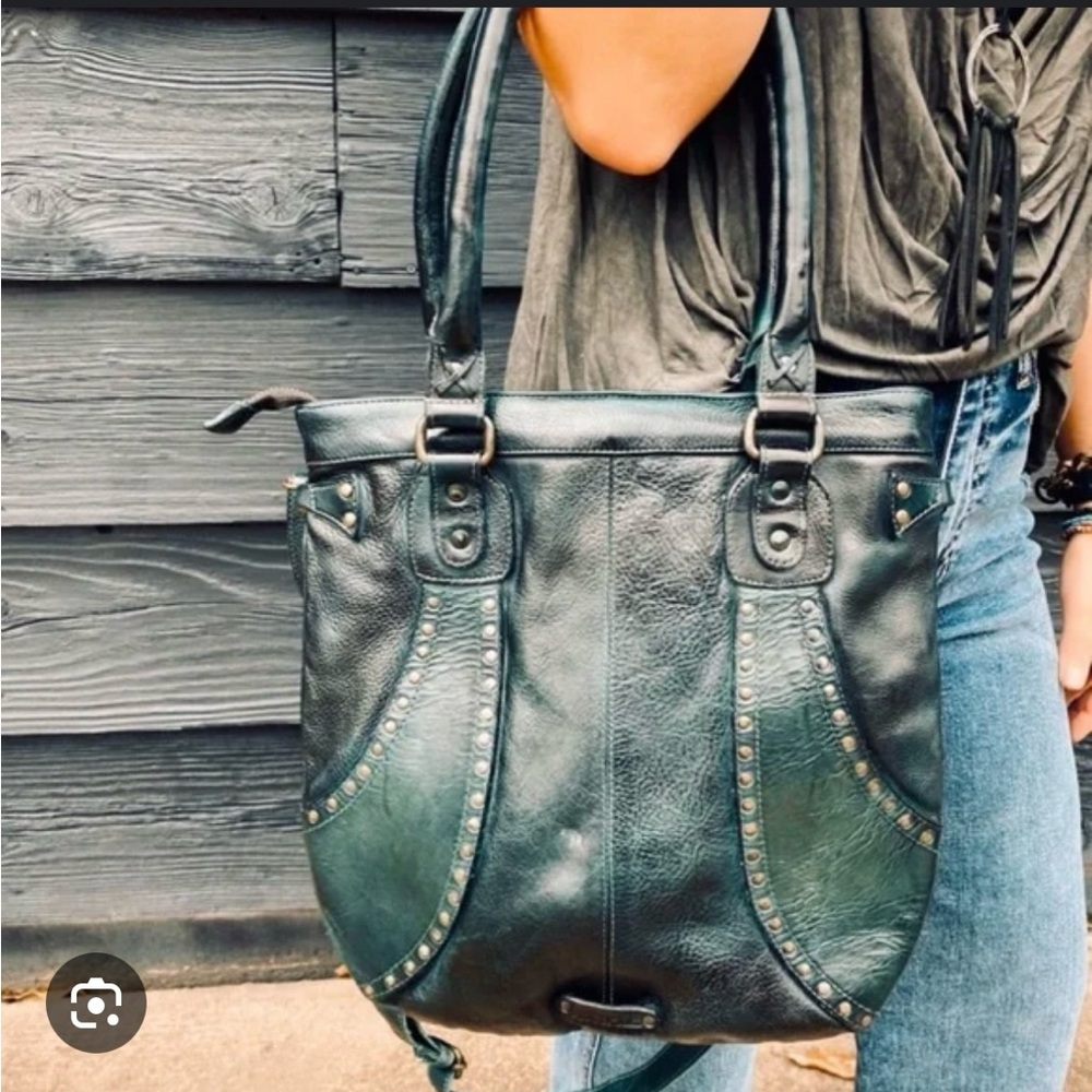 Bedstu Gala in Teal